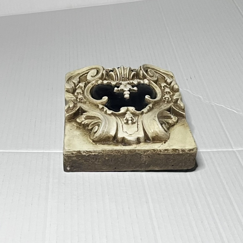 Sid Dickens Family Crest Tile T63 - Picture 7 of 10